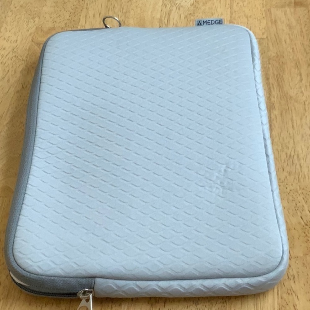 MEDGE I PAD CASE NEW